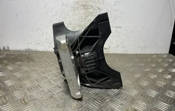 Peugeot 5008 II Engine mount bracket 9820297580