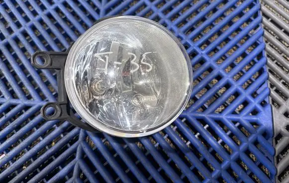 Toyota Auris E180 Front fog light 90008497 12002110