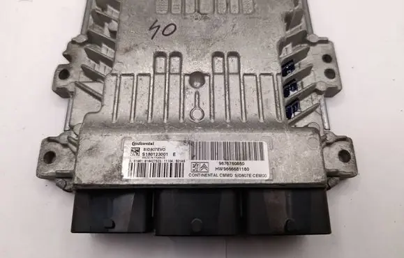 Peugeot 508 Engine control unit/module S180123001E 9676760880