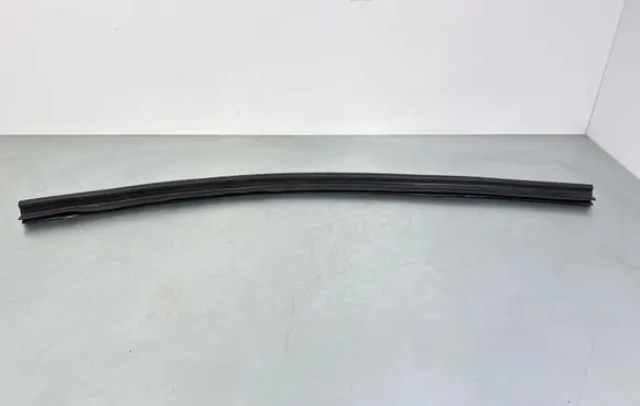 Porsche Macan (95B) Engine compartment rubber 95B823737
