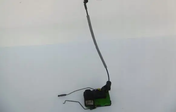 Volvo S60 Front door lock 30663047