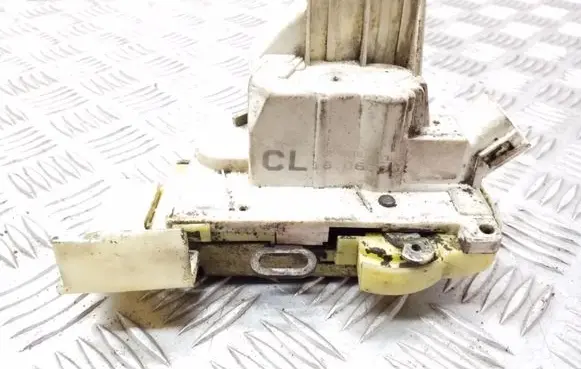 Ford Mondeo MK II Front door lock