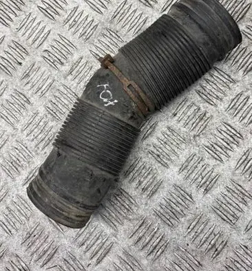 Volkswagen Fox Air intake hose/pipe VCD446238 6Q0129684AB