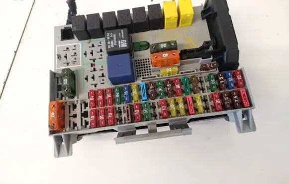 Opel Zafira A Fuse box set 90589965