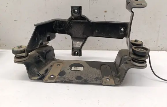 Polestar 2 A/C compressor mount bracket 32275530