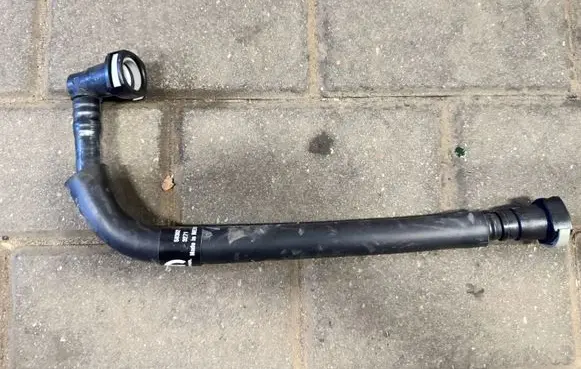 Jeep Grand Cherokee WL Air intake hose/pipe P68343572AA