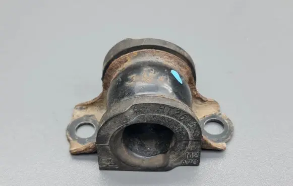 Honda Accord Sway bar bush bracket, front 
