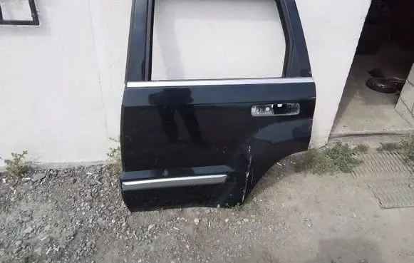 Jeep Grand Cherokee (WK) Rear door