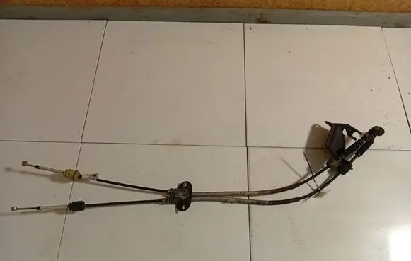 Volvo V50 Gear shift cable linkage 30735772