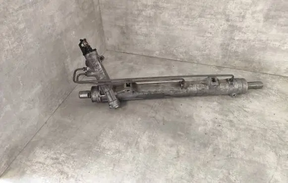 BMW 1 E82 E88 Steering rack 6765013 866M073B030