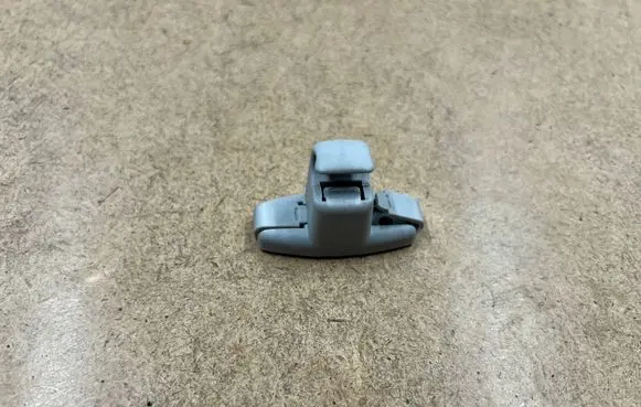 BMW 3 E46 Sun visor clip/hook/bracket 51168243574 8243574