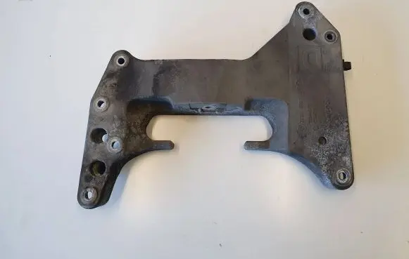 BMW 5 G30 G31 Gearbox mounting bracket 6861580 10044510 A161010