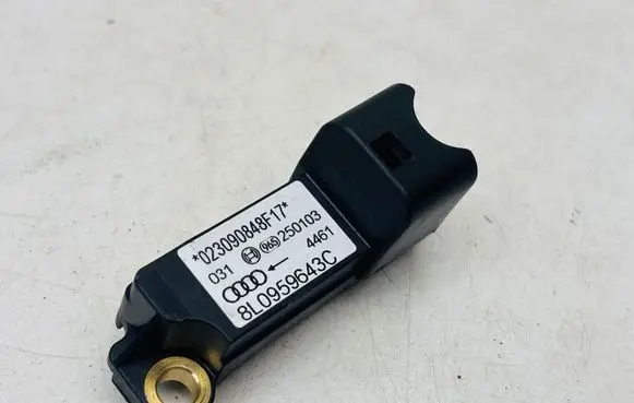Audi A3 S3 8L Airbag deployment crash/impact sensor 8L0959643C 023090848F17 250103