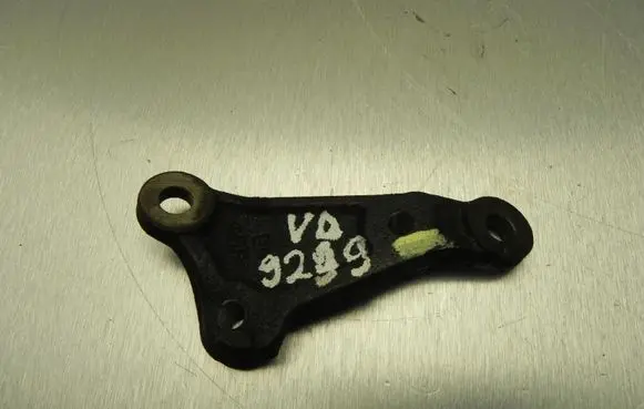 Toyota Urban Cruiser (XP110) Engine mounting bracket 2559233020 VD9299
