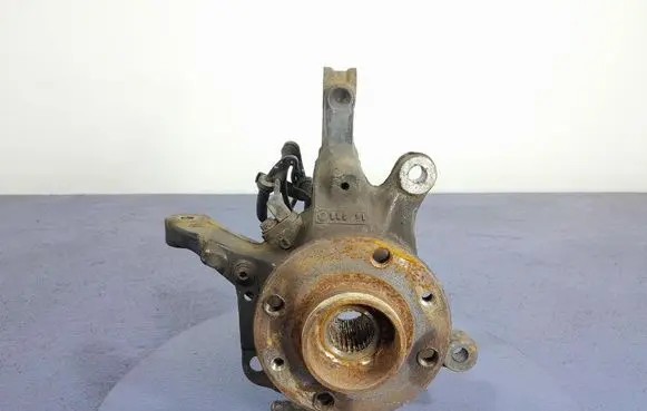 Renault Captur Front wheel hub spindle knuckle 401335700R