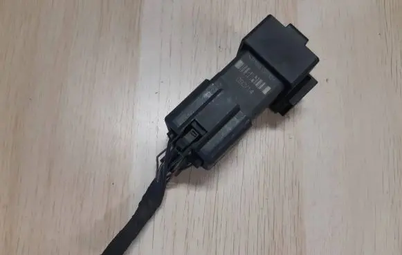 Glow plug pre-heat relay