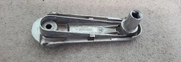 Audi 100 200 5000 C3 Front door window winding handle 443837581D