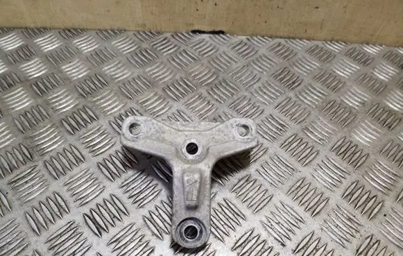 KIA Soul Engine mounting bracket