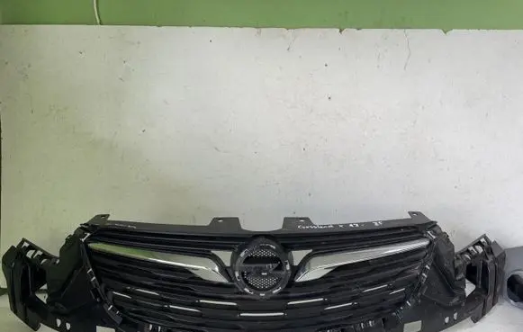 Opel Crossland X Front bumper upper radiator grill