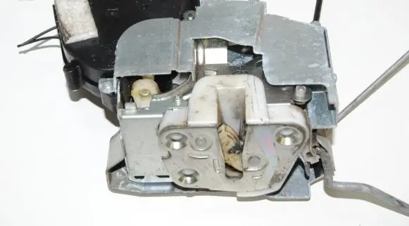 Subaru Outback Front door lock