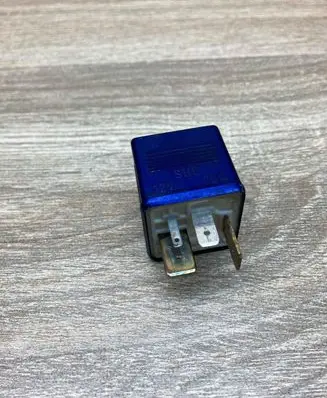 Audi A6 S6 C5 4B Other relay 8A0951253