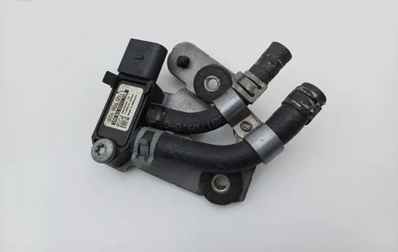 Volkswagen PASSAT B6 Exhaust gas pressure sensor 076906051A