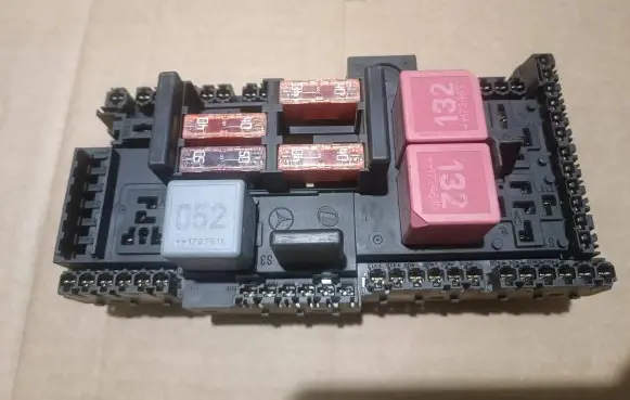 Mercedes-Benz E W213 Fuse module A2139068801 173217247 58HL16F06