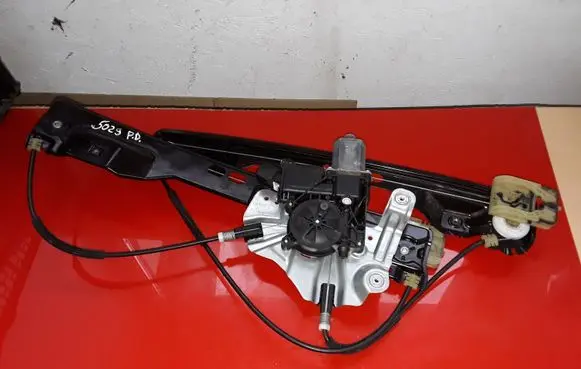 Opel Zafira C Front door window regulator with motor 13260138 927206103 39525100