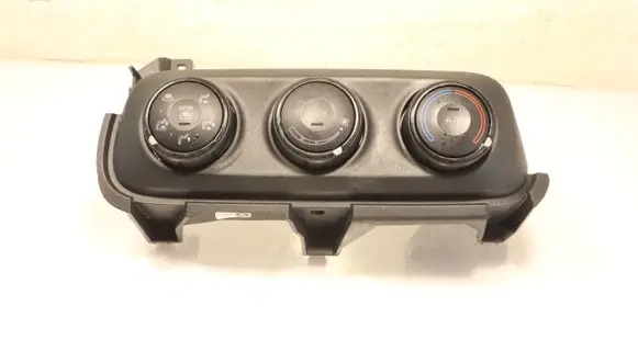 Toyota Yaris XP210 Interior fan control switch 
