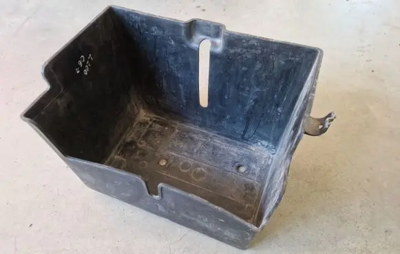 Mitsubishi L200 Battery box tray MN179222