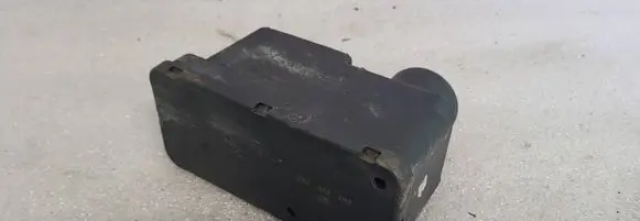 Volkswagen PASSAT B3 Central locking vacuum pump 357962257