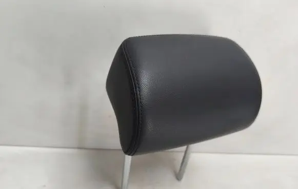 Volkswagen Tiguan Rear seat headrest