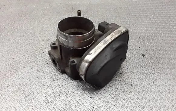 Volkswagen Golf IV Throttle valve 06A133062N