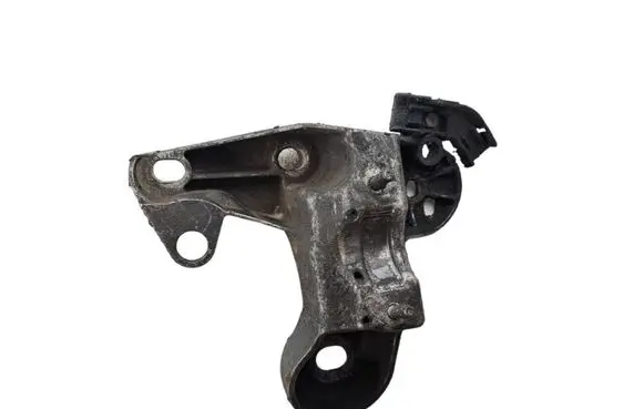 Audi A4 S4 B5 8D Engine mounting bracket 8D0199352H