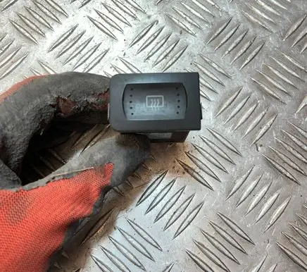 Volkswagen Golf IV Windscreen/window heater switch 1J0959621C