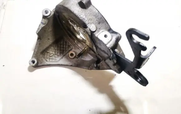 Peugeot 607 Engine mounting bracket 96389217
