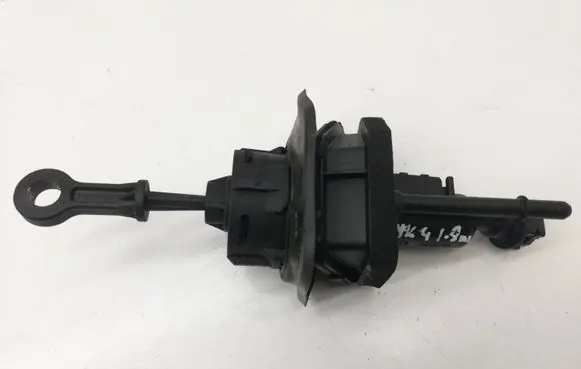 Ford Mondeo MK IV Clutch master cylinder 6G917A543BC