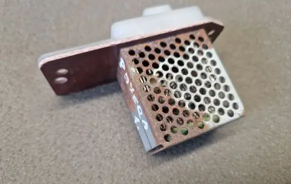 Mitsubishi Pajero Sport I Heater blower motor/fan resistor