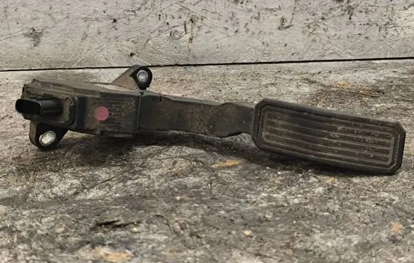Toyota Avensis T270 Accelerator throttle pedal 7811002021