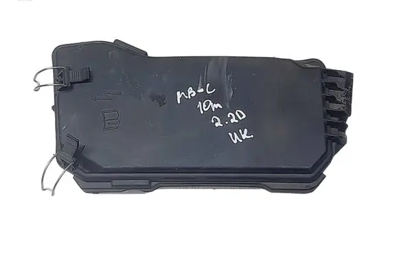 Mercedes-Benz C W204 Fuse box cover A2045400182