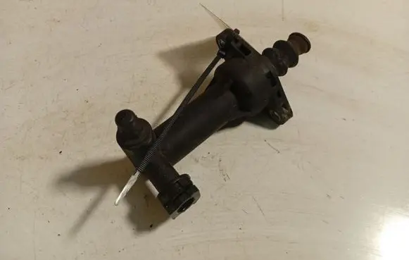 Skoda Octavia Mk2 (1Z) Clutch master cylinder 6Q0721261F