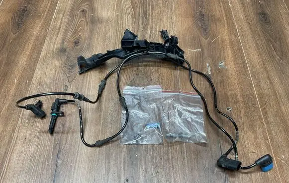 Mercedes-Benz E W213 Front ABS sensor wiring A2135403605 A2135402405