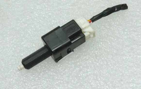 Nissan Navara D40 Brake pedal sensor switch