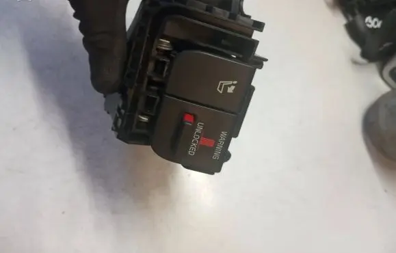 Volvo XC60 Seat back rest lock catch Y285
