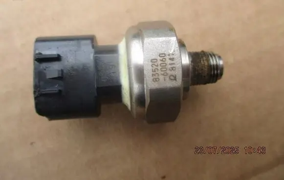 Toyota Hilux (AN10, AN20, AN30) Oil pressure sensor 8352060060