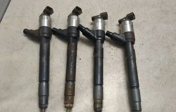 Opel Insignia A Fuel injectors set 55570012 10S37565