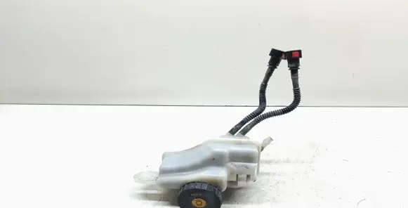 Opel Mokka Brake fluid reservoir 