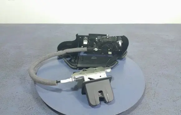 Audi A8 S8 D2 4D Tailgate/trunk/boot lock/catch/latch 4N0827506D
