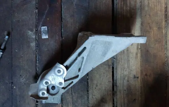 BMW X5 E70 Engine mounting bracket 6772688 A380 1006041111