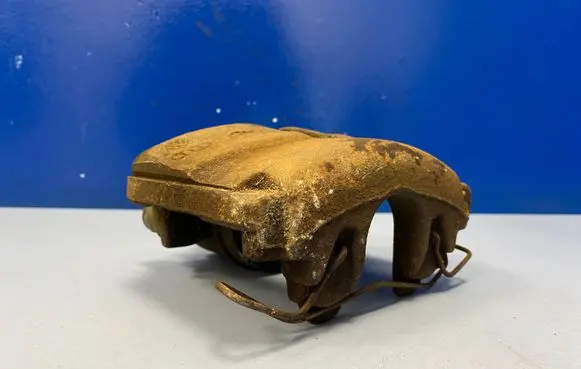 Volkswagen Touran I Front brake caliper 1K0615123E 1K0615125D